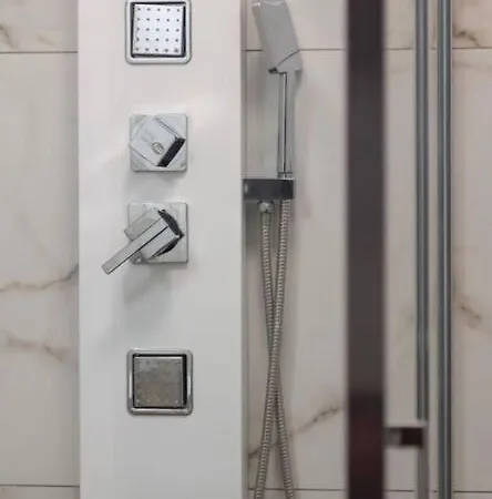 아파트 Luxurious Located In The Heart Of