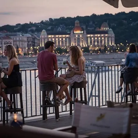 Апартаменты Luxurious Located In The Heart Of *