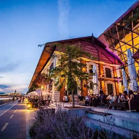 Luxurious Located In The Heart Of Apartamento Budapeste