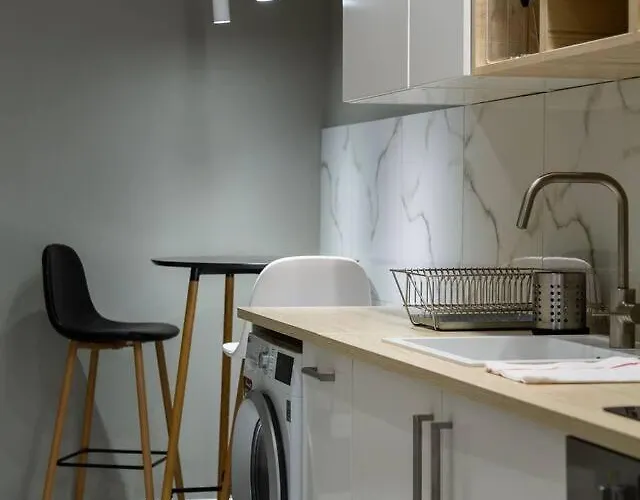 Luxurious Located In The Heart Of Apartament *